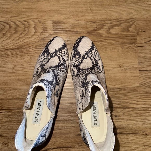 Steve Madden “Rookie” - Picture 4 of 4